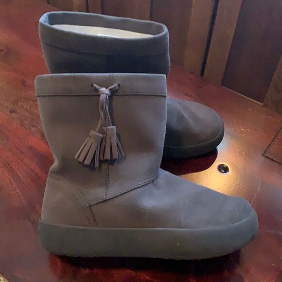 Crocs Lodgepoint boots. Size 2 - Picture 2 of 5